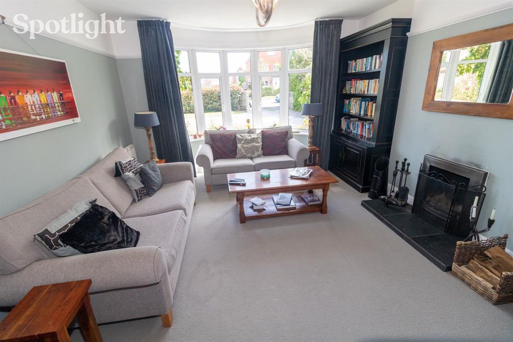 Property photo 2 of 25