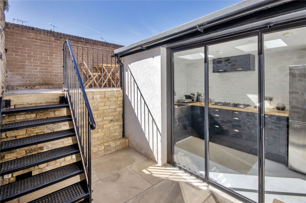 Property photo 2 of 15 Terrace