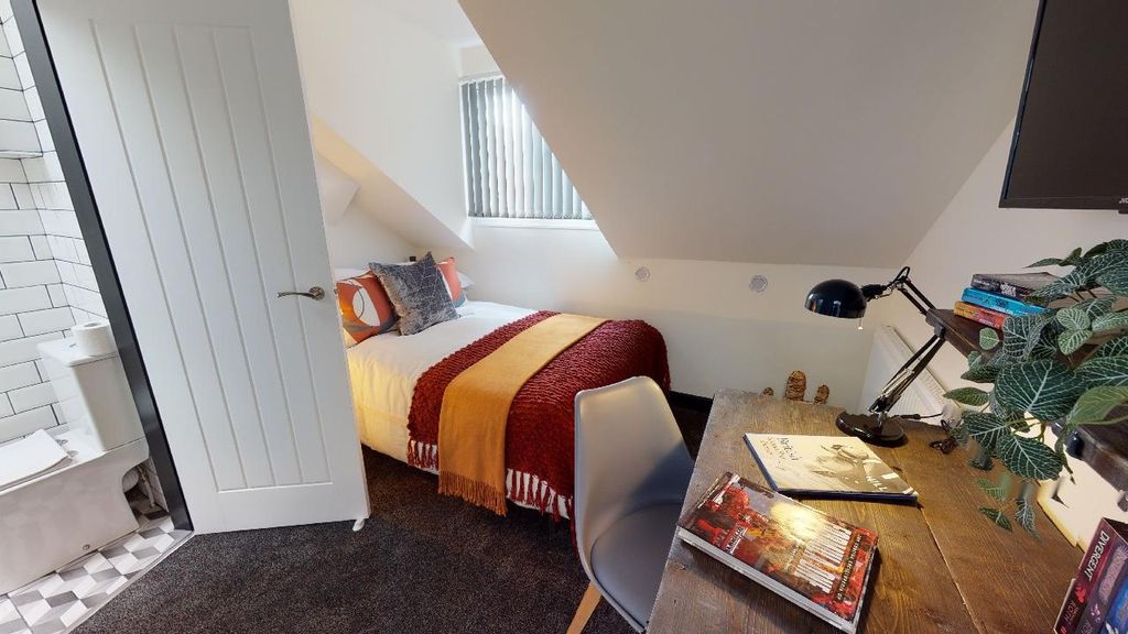 Property photo 2 of 7 A Cozy And Well-Lit Bedroom With A Comfortable Bed...