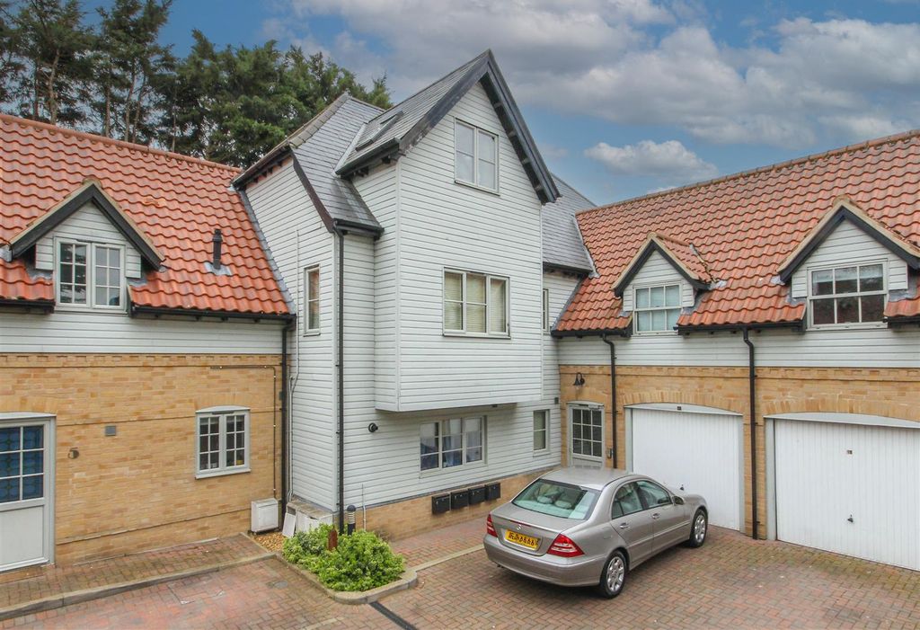 Property photo 1 of 13 8 Mill New.Jpg