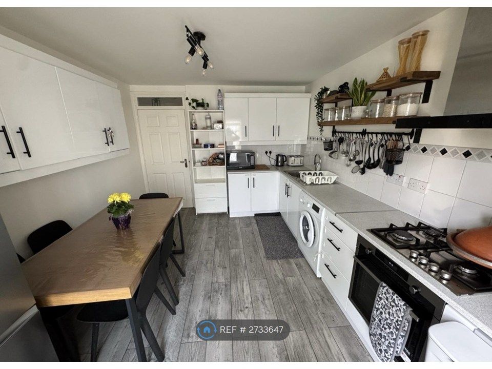 Property photo 2 of 8 Kitchen