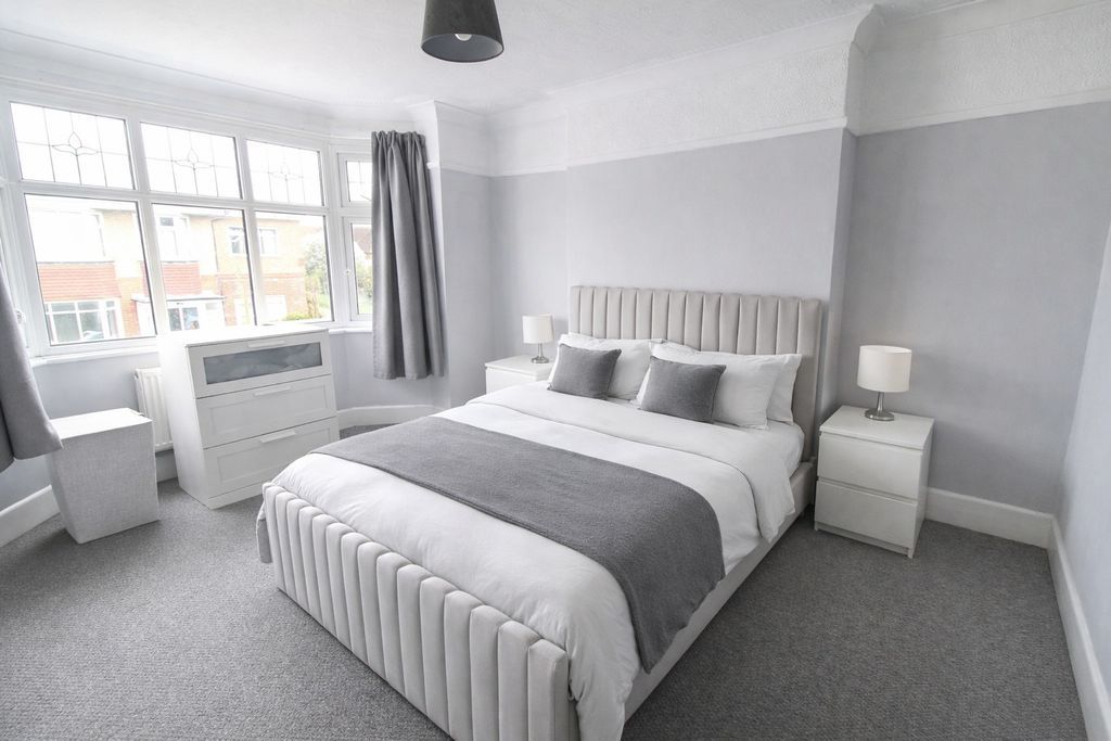 Property photo 3 of 9 Photo 4