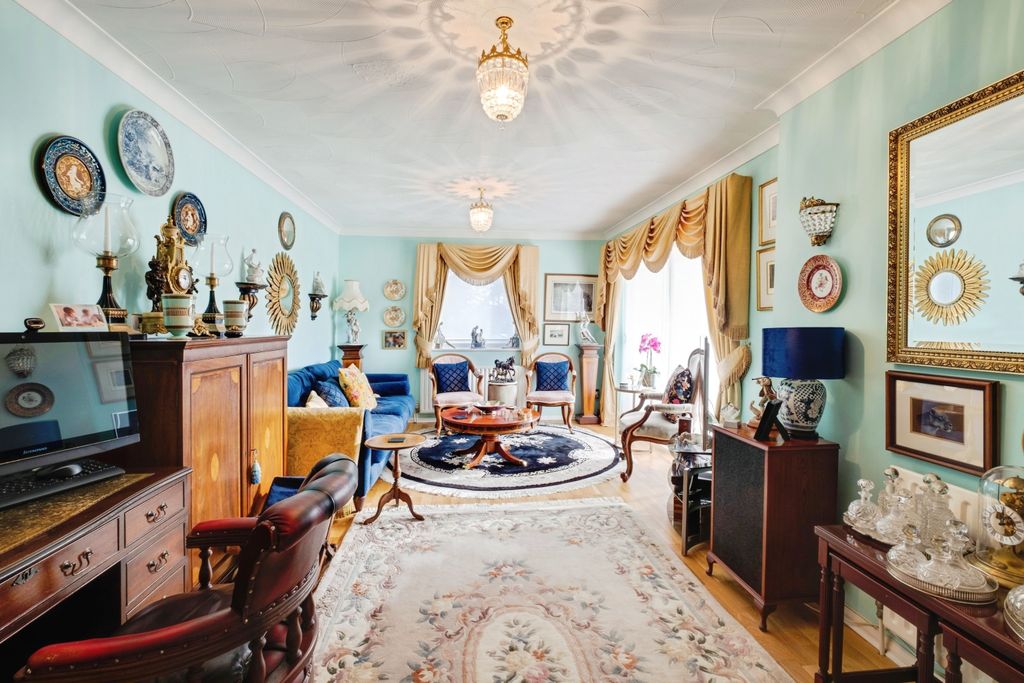 Property photo 2 of 20