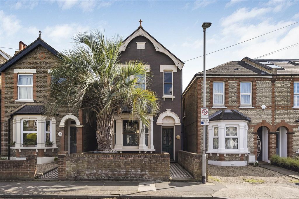 Property photo 1 of 18