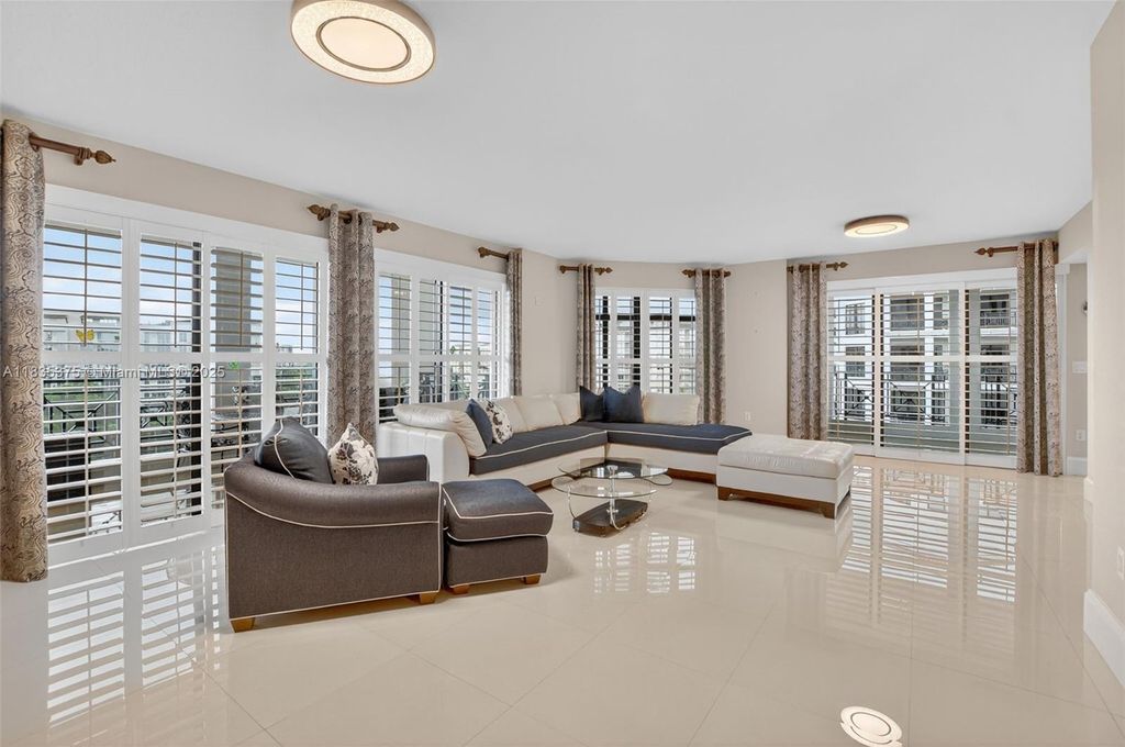 Property photo 1 of 3