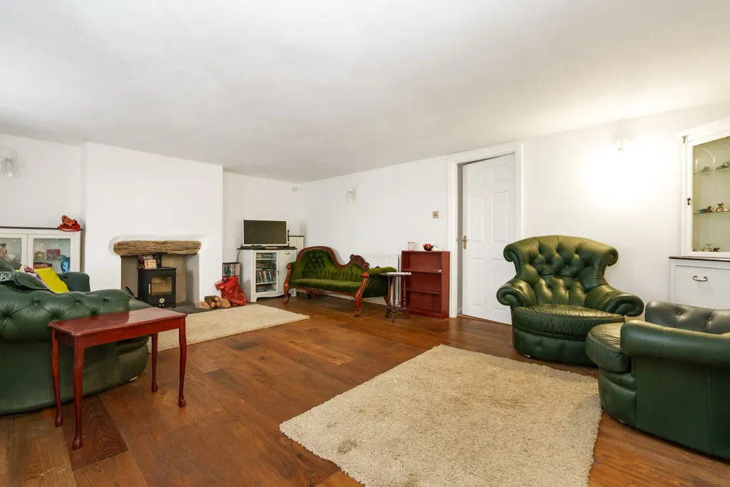 Property photo 3 of 25
