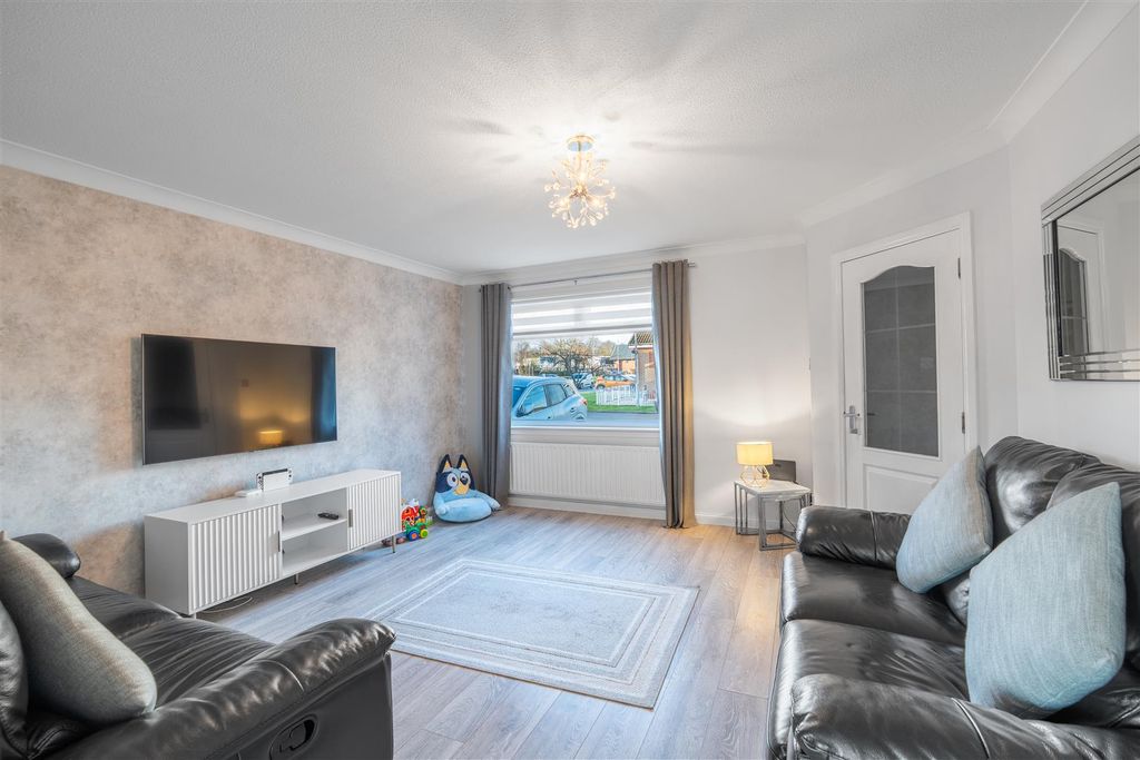 Property photo 3 of 16 Lounge-1.Jpg