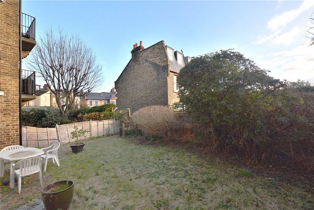 Property photo 2 of 11 Garden