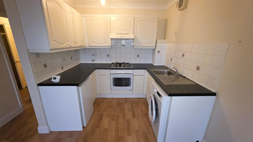 Property photo 3 of 8 Kitchen