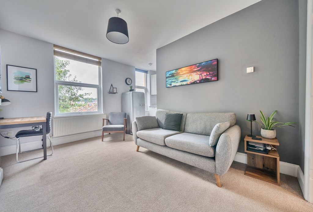 Property photo 2 of 14 1468946-5-6A185Be...