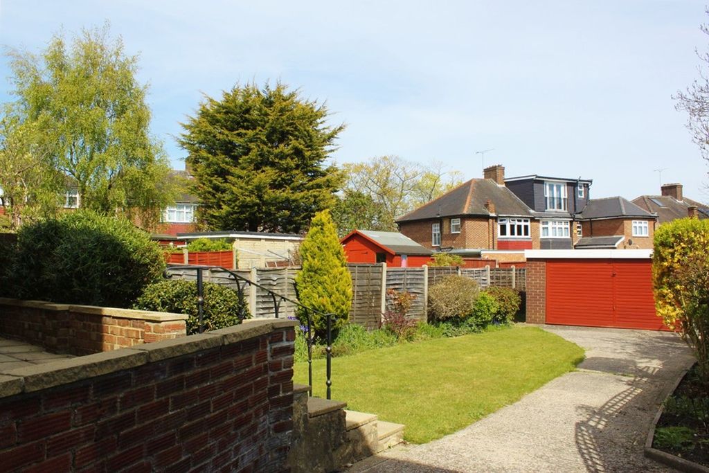 Property photo 2 of 22