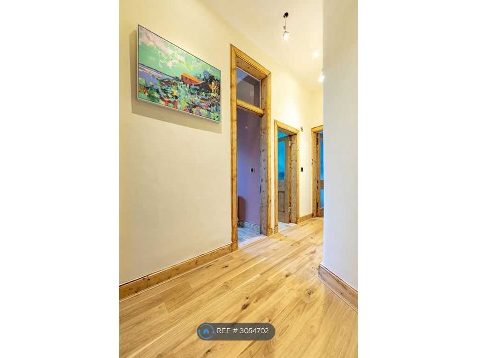 Property photo 2 of 18 Flat Entrance