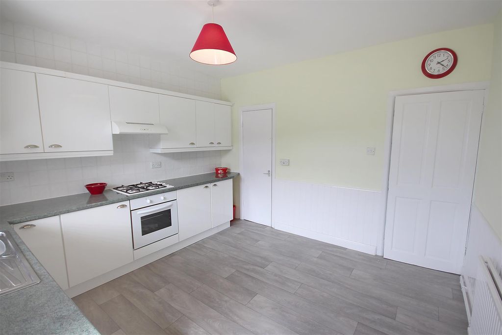 Property photo 3 of 9 Dining Kitchen