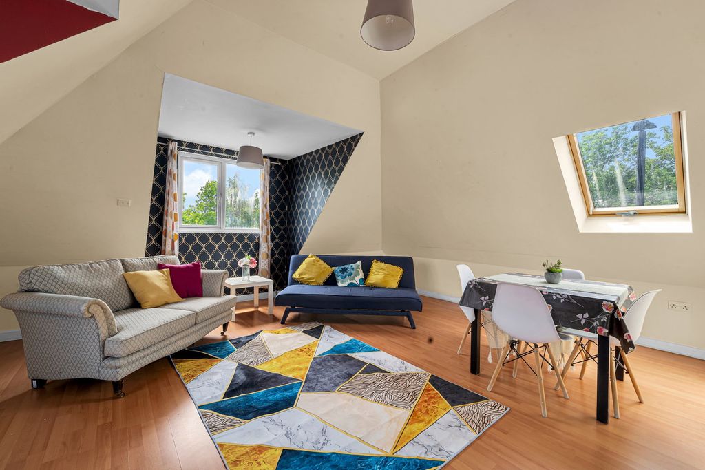 Property photo 1 of 12