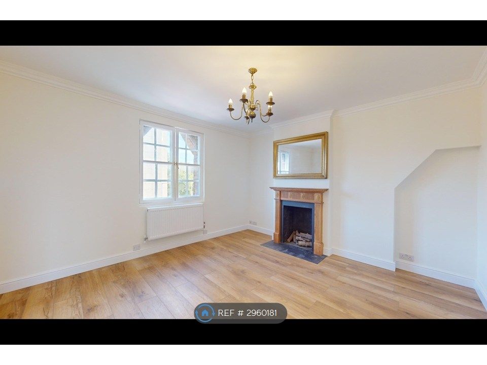 Property photo 1 of 5 Living Room