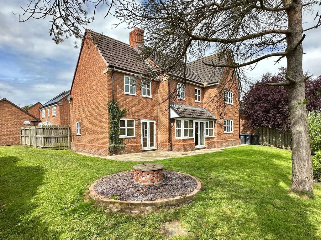 Property photo 2 of 28 Rear Garden