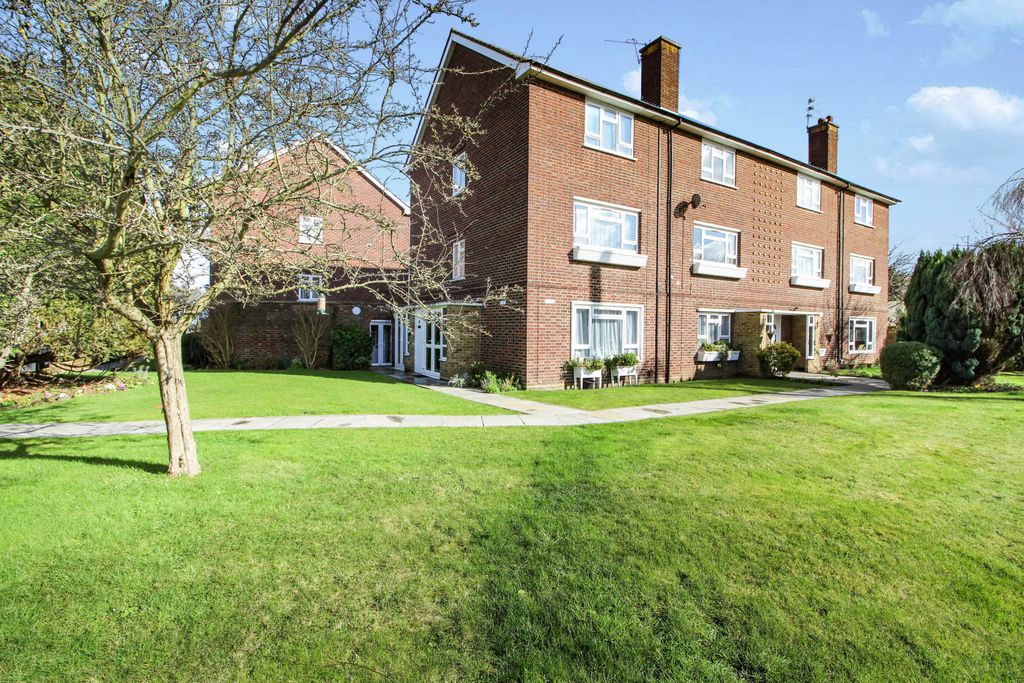 Property photo 1 of 18 Two Double Bedroom Split Level Maisonette For Sale