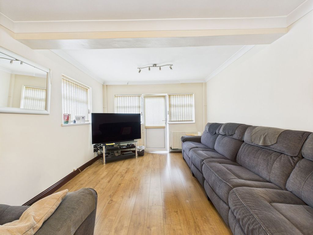 Property photo 3 of 23 Open-Plan Living