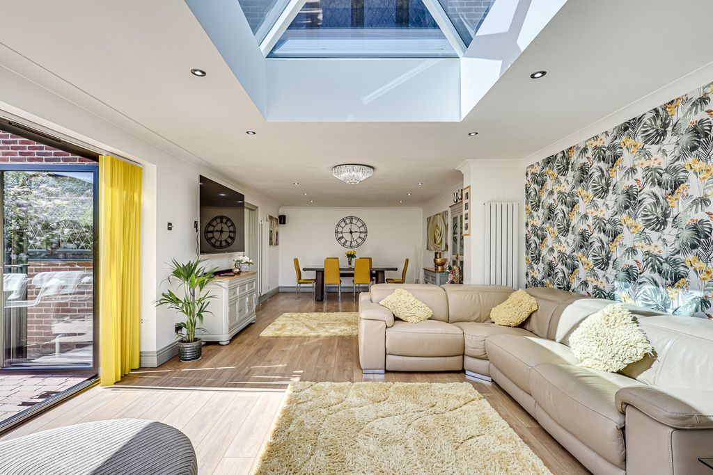Property photo 2 of 41
