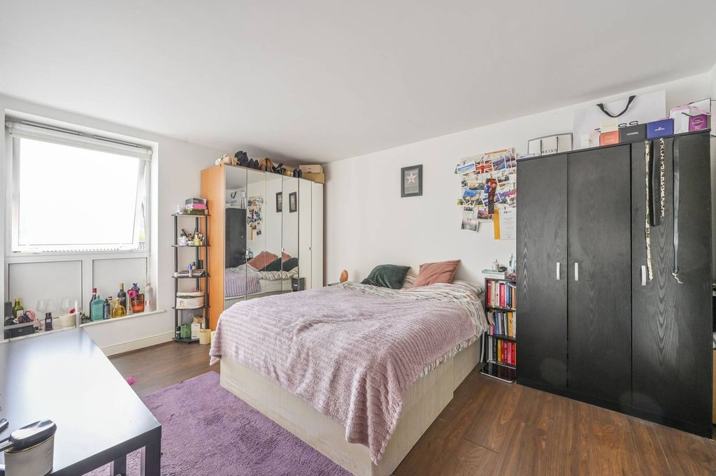Property photo 3 of 11