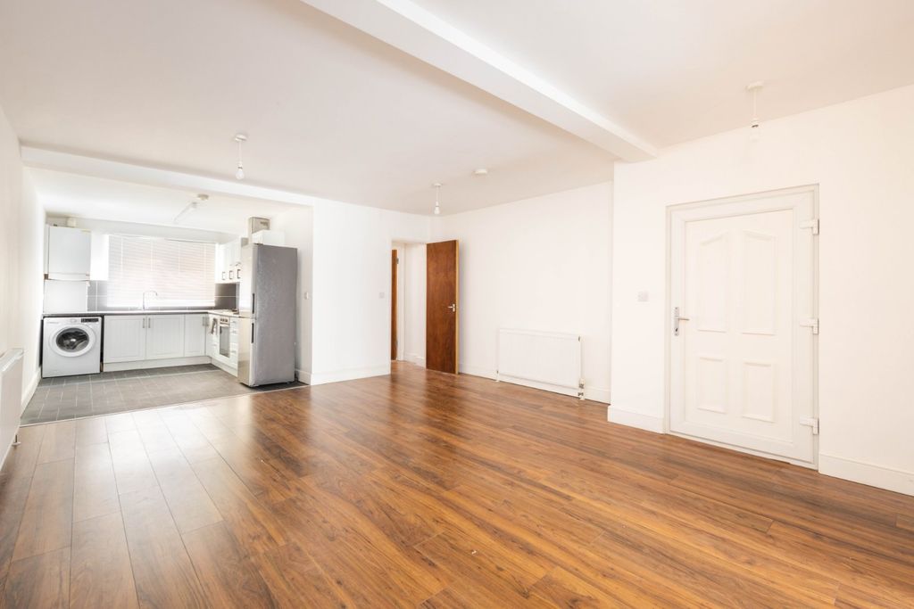 Property photo 2 of 8 Reception