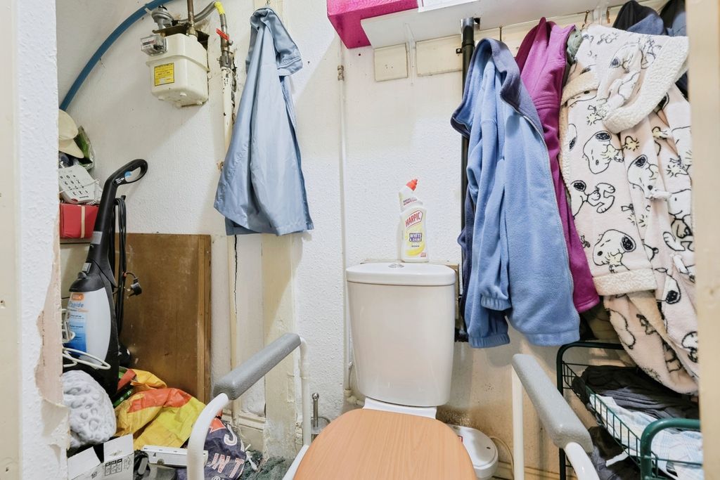 Property photo 3 of 17 Pbox-Img.Jpg