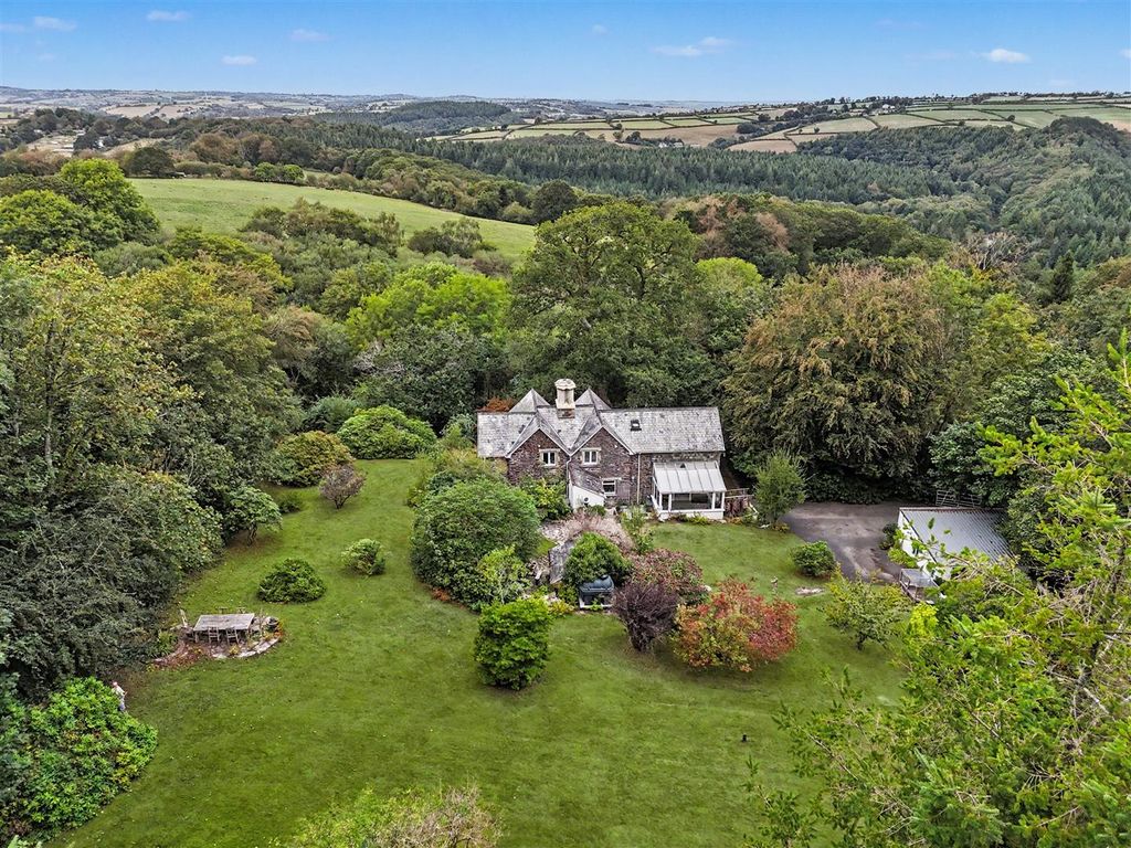 Property photo 1 of 21 Oak Lodge