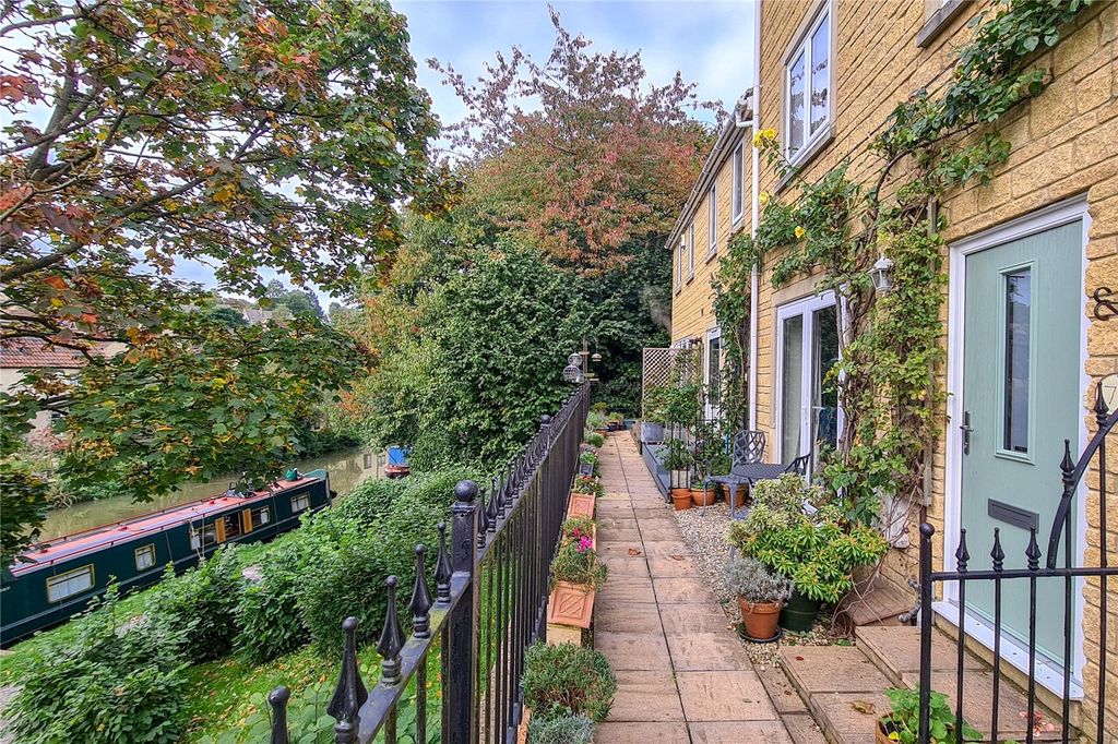 Property photo 1 of 21 Approach