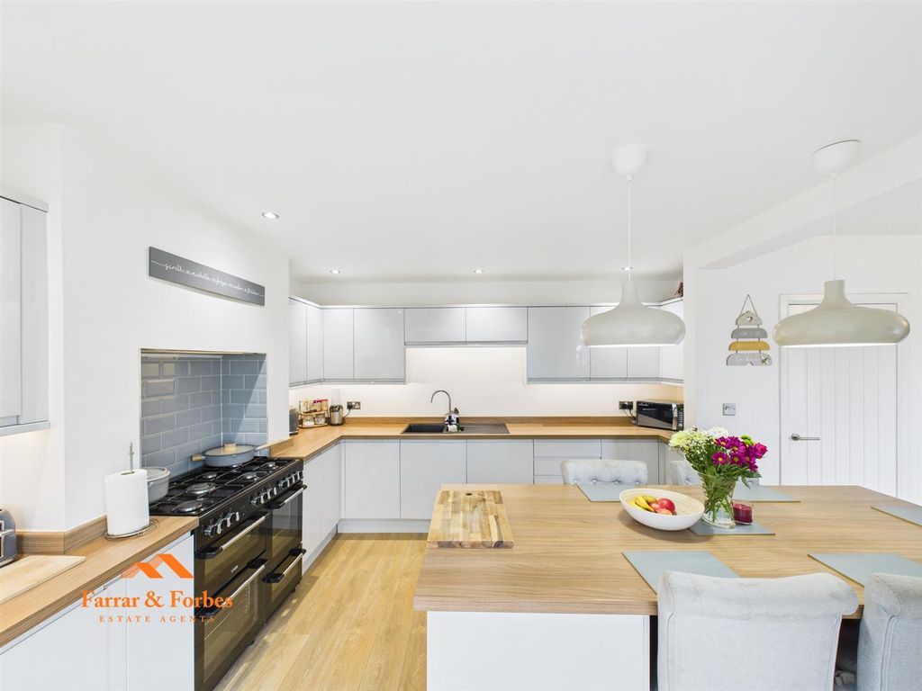 Property photo 2 of 32 Cam03956G0-Pr0165-Still009.Jpg