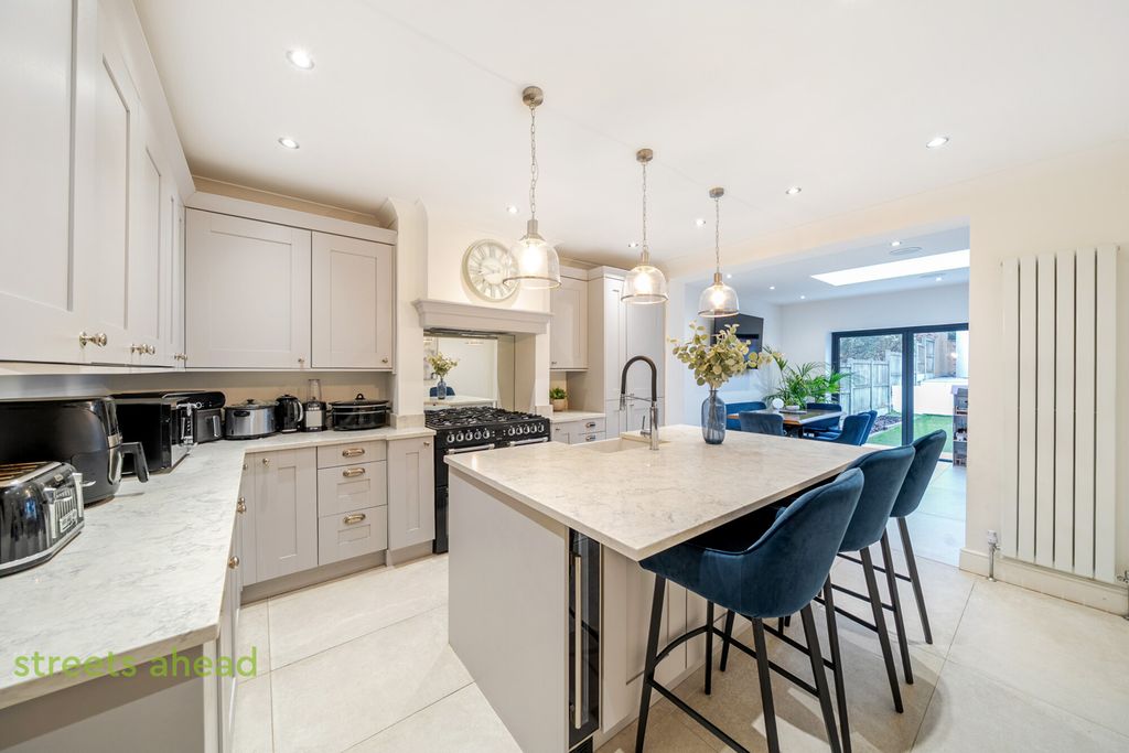 Property photo 3 of 17 B75191Ed-04B8-4Cb...