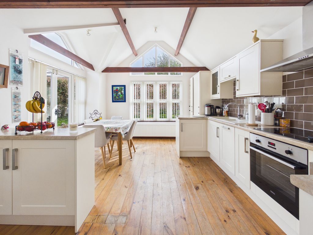 Property photo 2 of 14 Cam01354G0-Pr0699-Still001