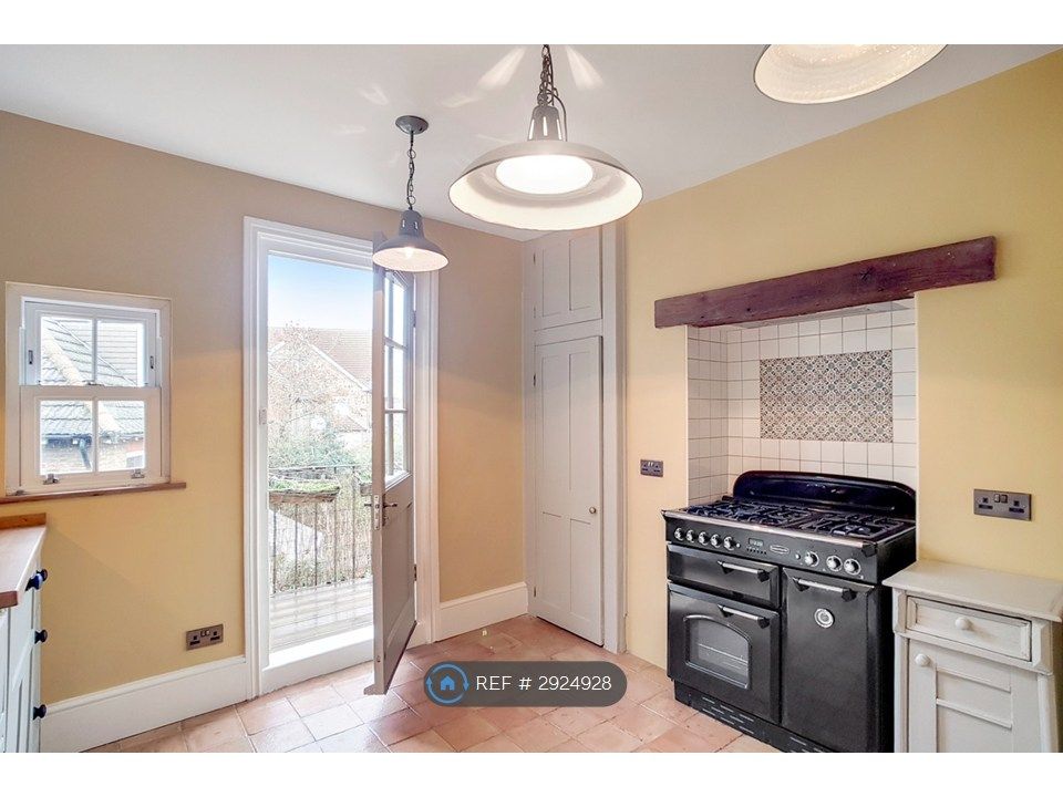 Property photo 2 of 14 Kitchen