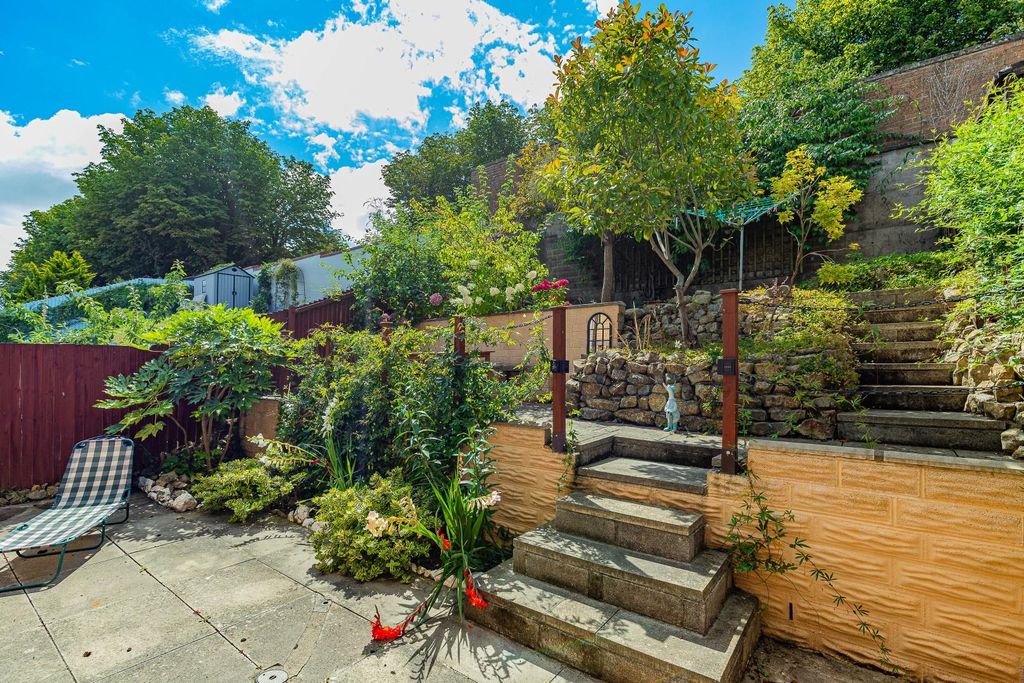 Property photo 3 of 22 Garden