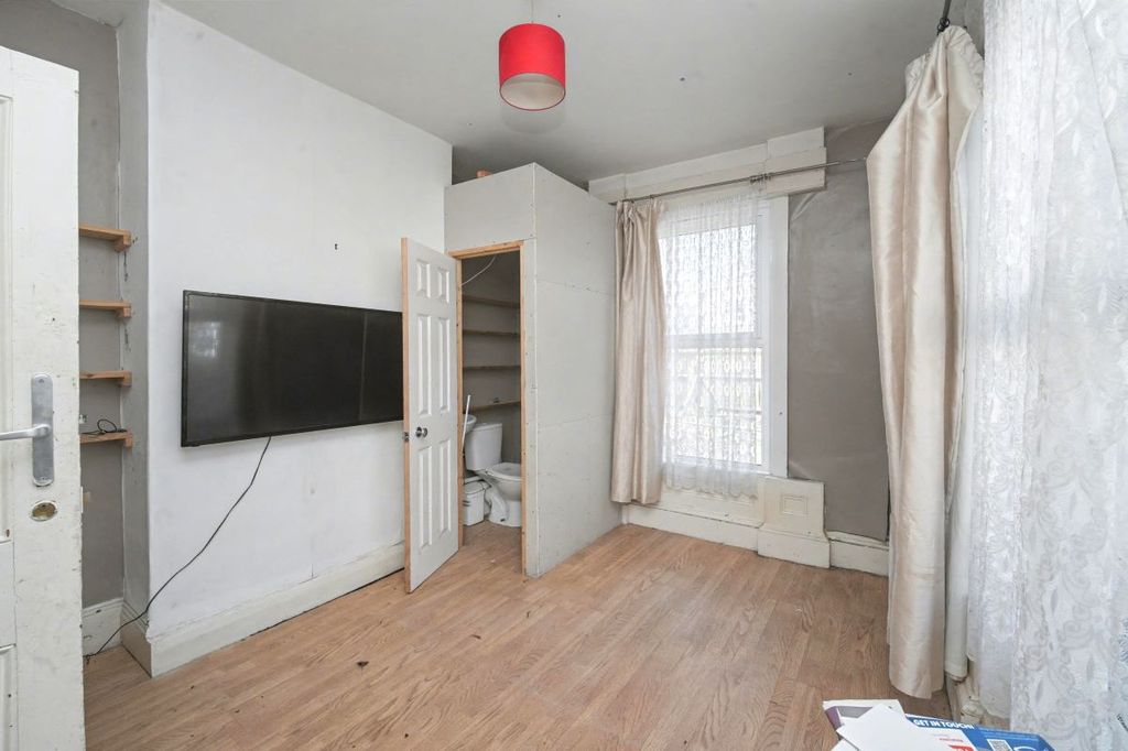 Property photo 3 of 25