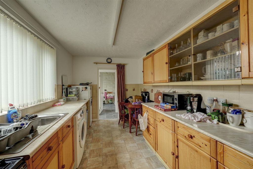 Property photo 3 of 21 Kitchen