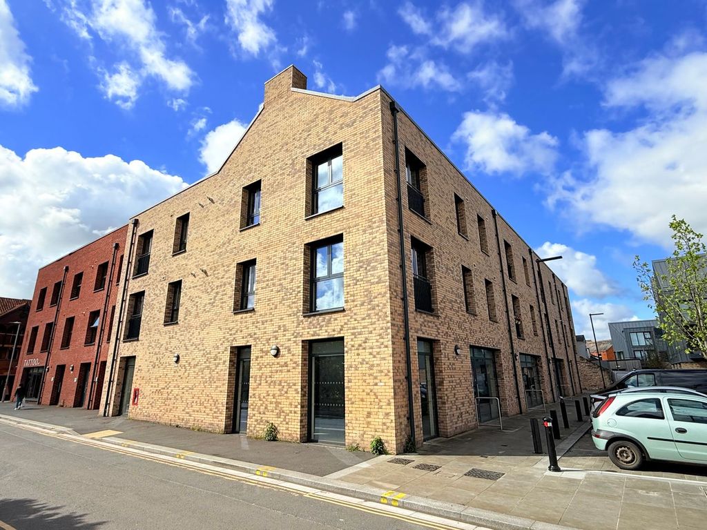 Property photo 1 of 12