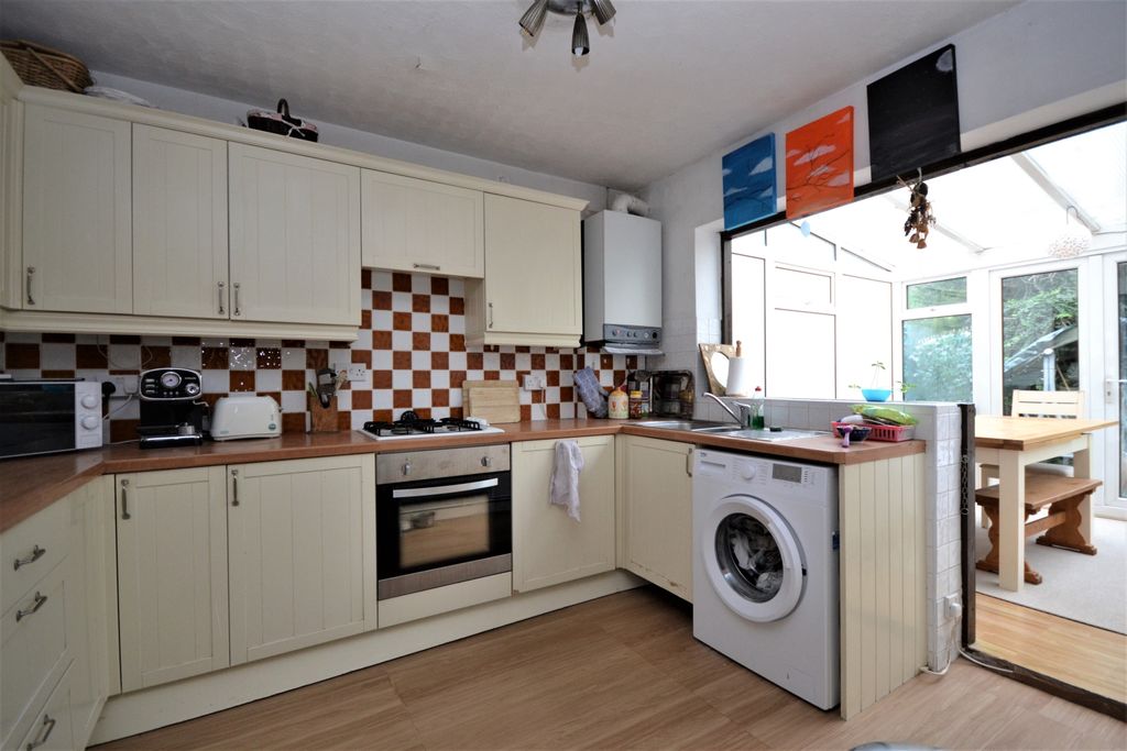 Property photo 2 of 7 Kitchen