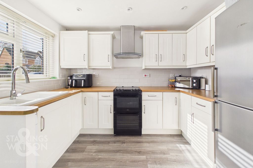 Property photo 3 of 24