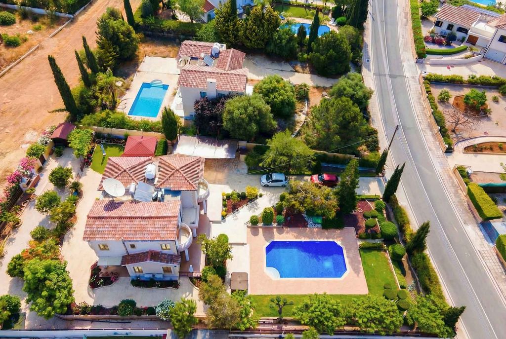 Property photo 3 of 27