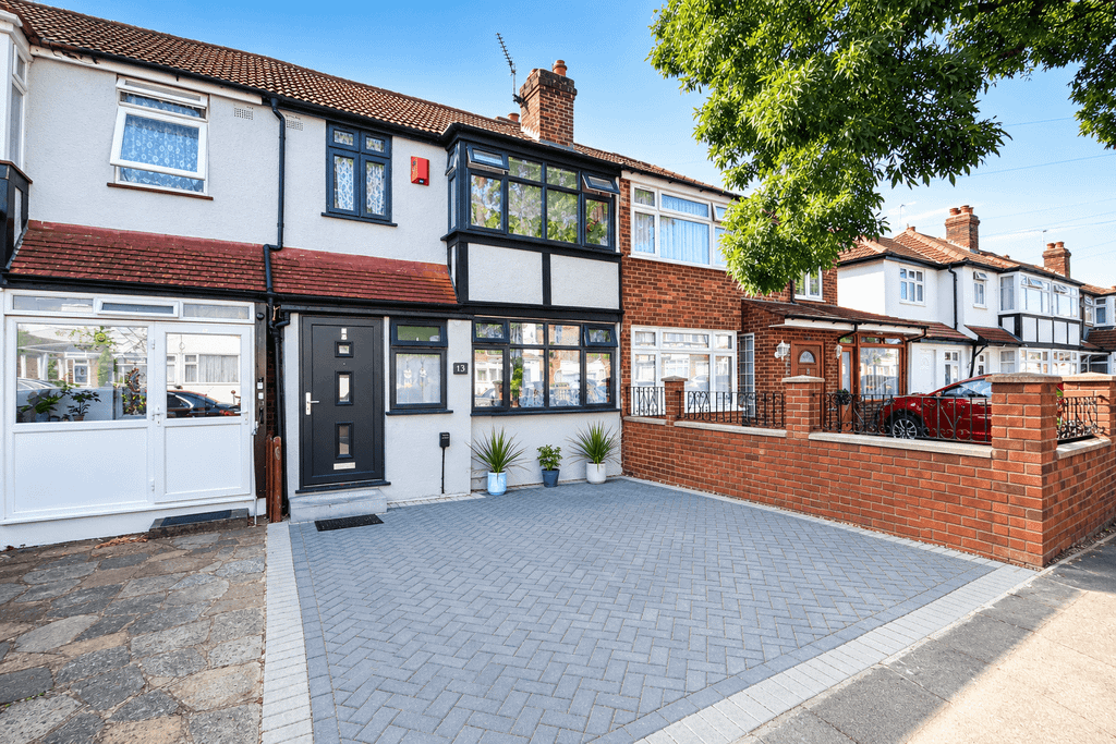 Property photo 1 of 12 Lee Road, Perivale, Middlesex Ub6