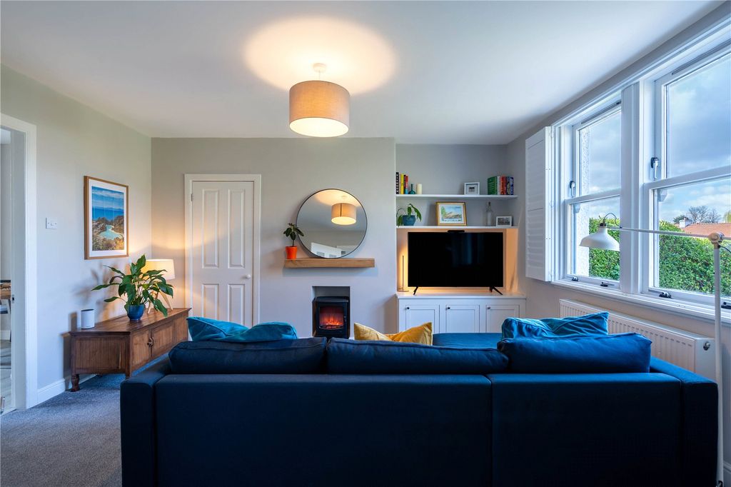 Property photo 2 of 27 16 John Knox Road