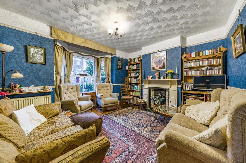 Property photo 2 of 17 Sitting Room.Jpg
