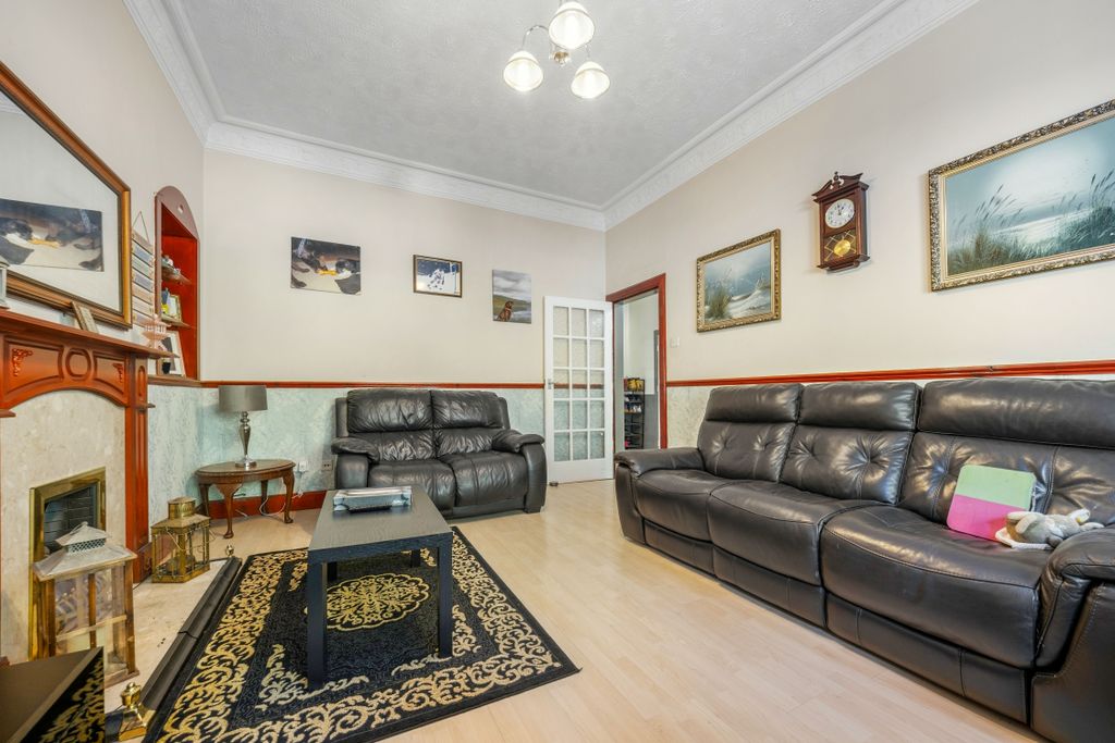 Property photo 3 of 16 24Southinchave25