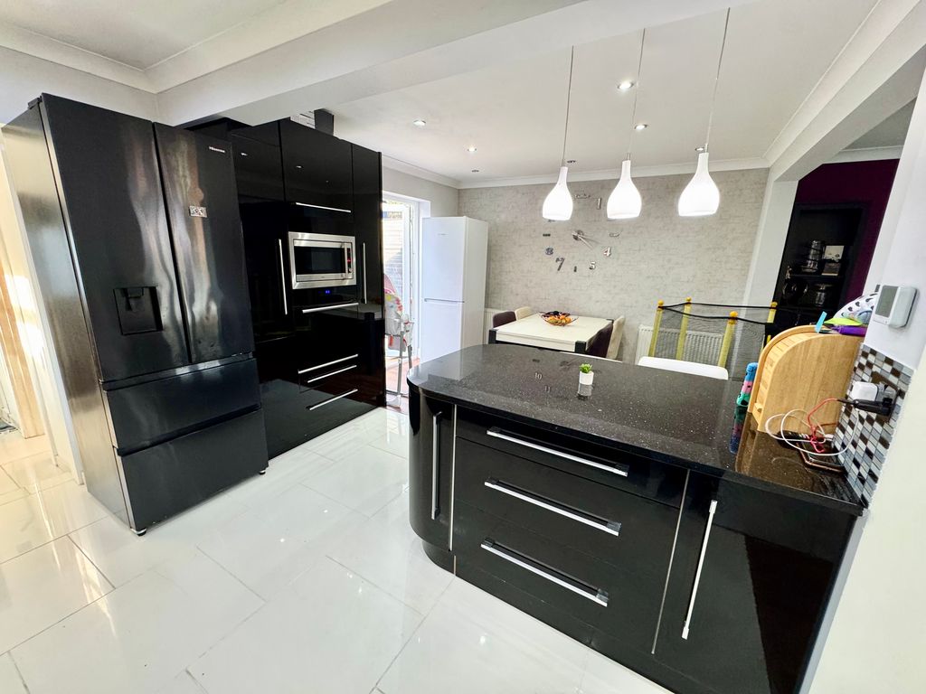 Property photo 3 of 13 Kitchen