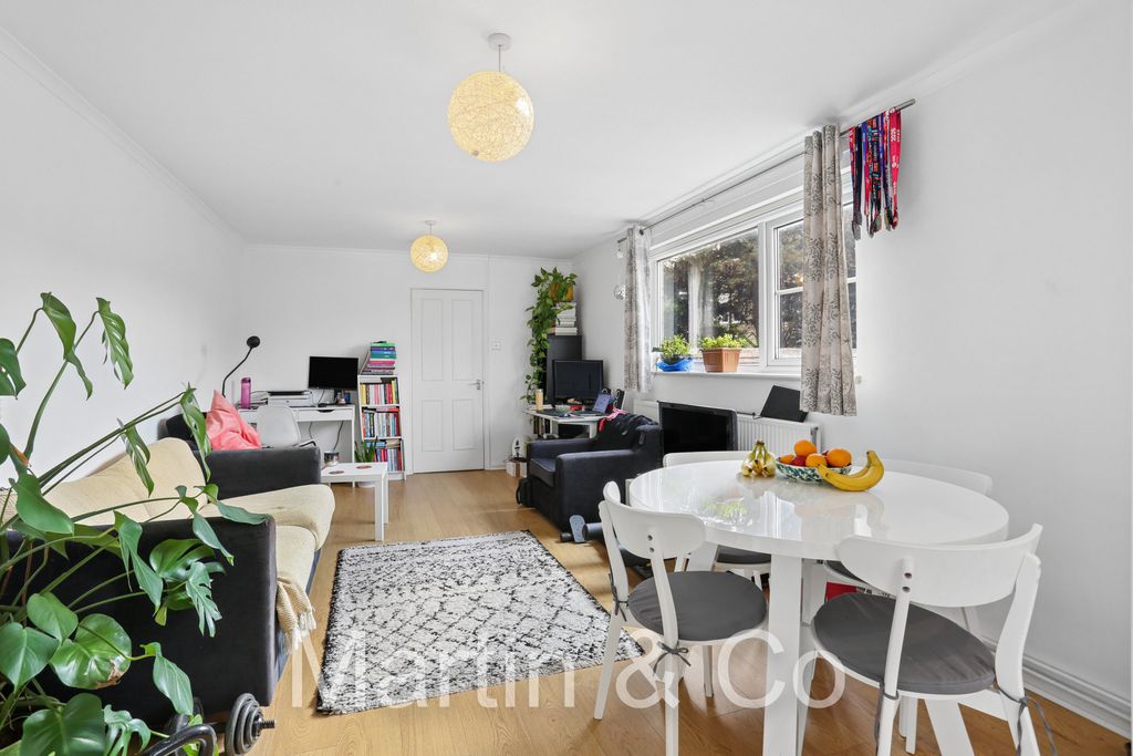 Property photo 1 of 12 1780789971 - 43 St Clair's Road, Cr0 - 11