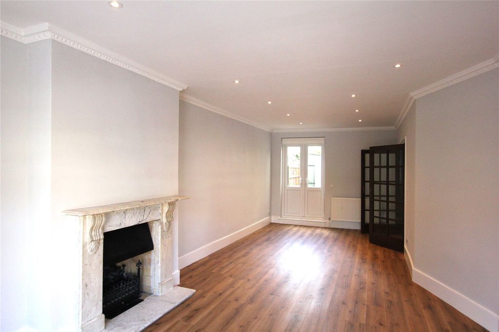 Property photo 3 of 26 Picture No. 02