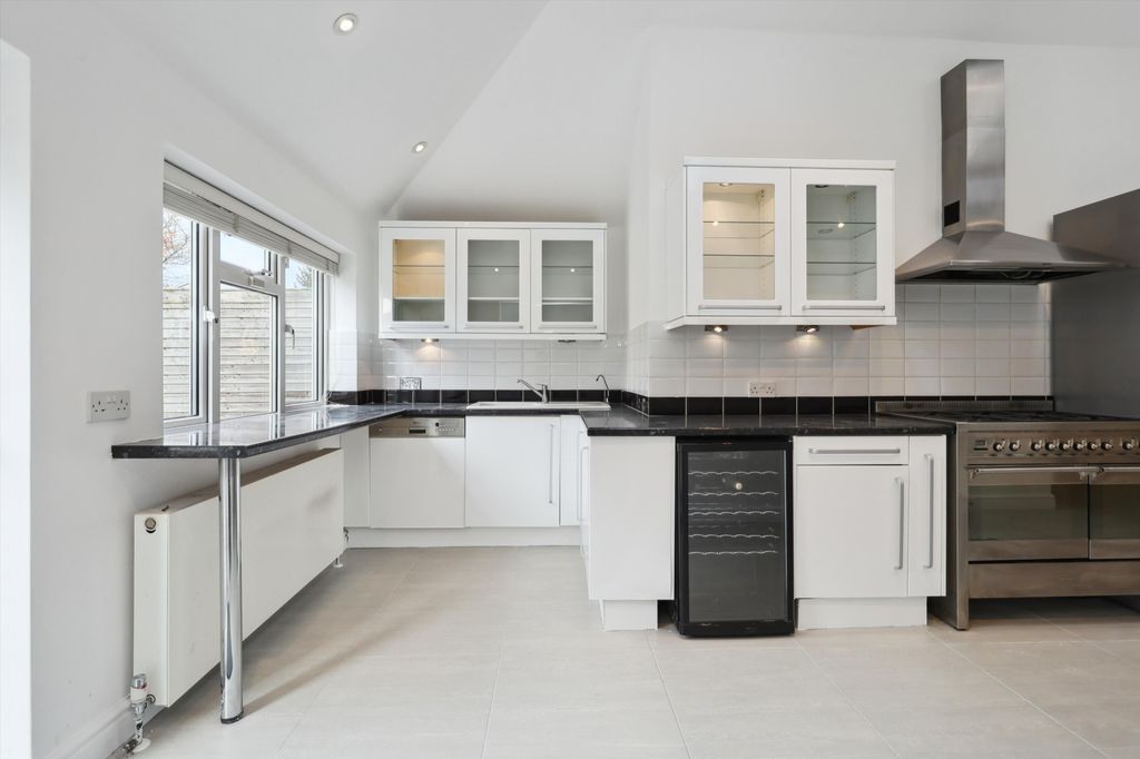 Property photo 1 of 18 Image