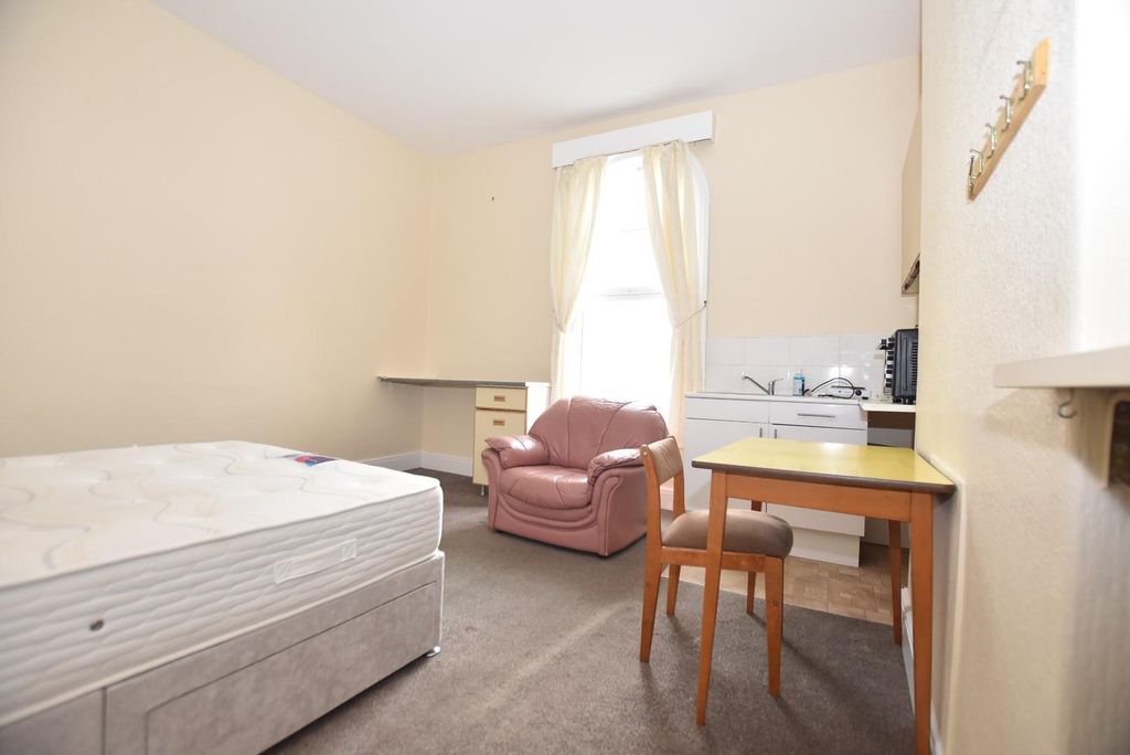 Property photo 3 of 7 Bedsit 1.Jpg