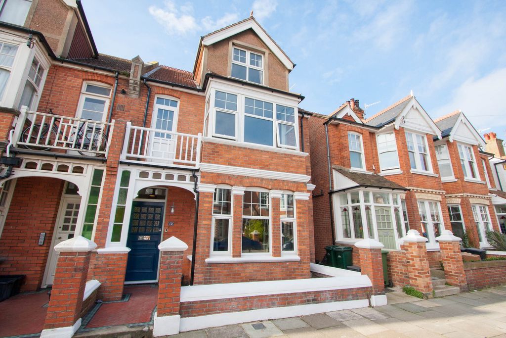 Property photo 1 of 16 External