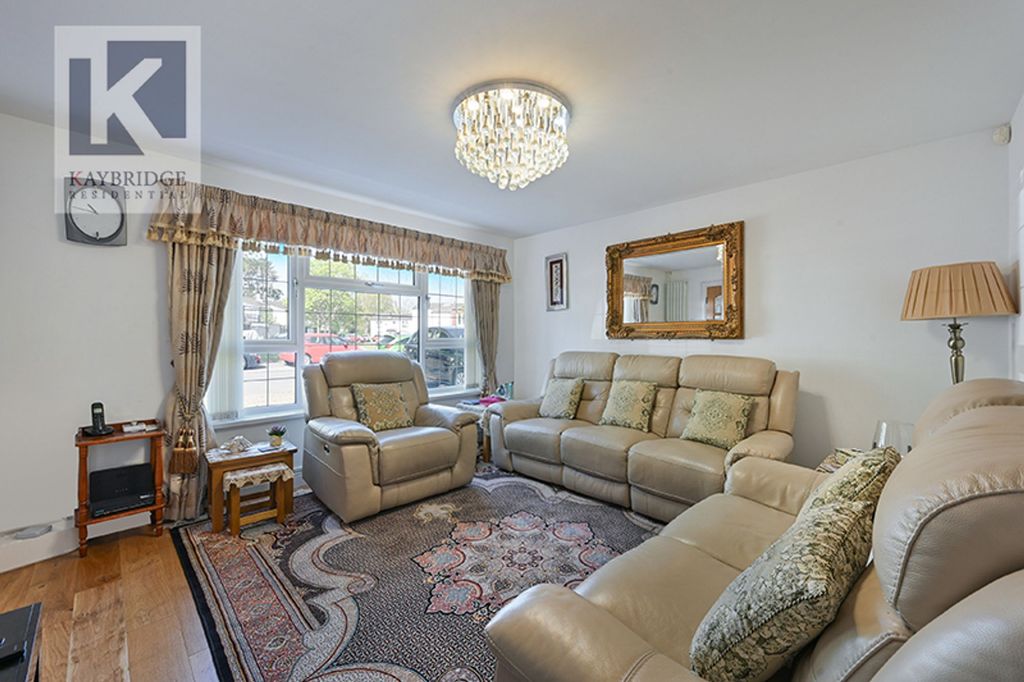 Property photo 3 of 13 Harvester Road Kt19 9Dq